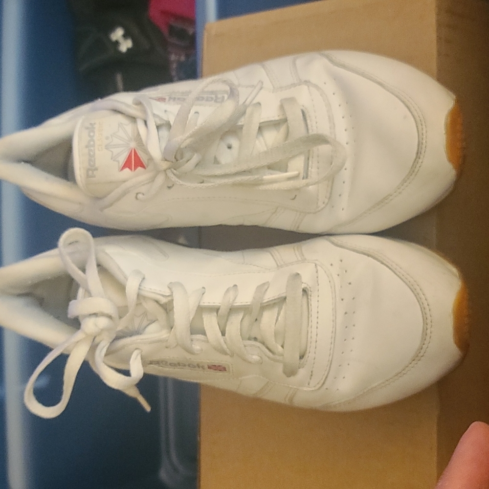 size 10 reebok sneakers well worn